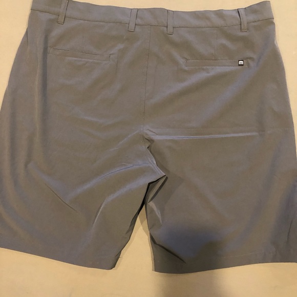 Travis Mathews golf short, Waist 42. - Picture 3 of 3